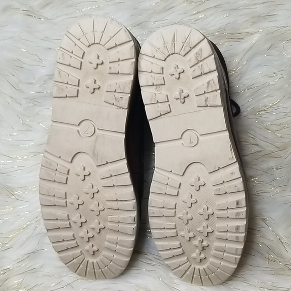 Boots - Picture 5 of 8